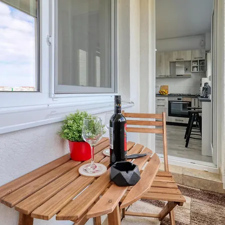Appartement Homie Gray - Private Parking - Self Check-in Bucarest