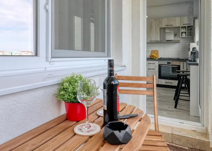 Apartament Homie Gray - Private Parking - Self Check-in Bucureşti